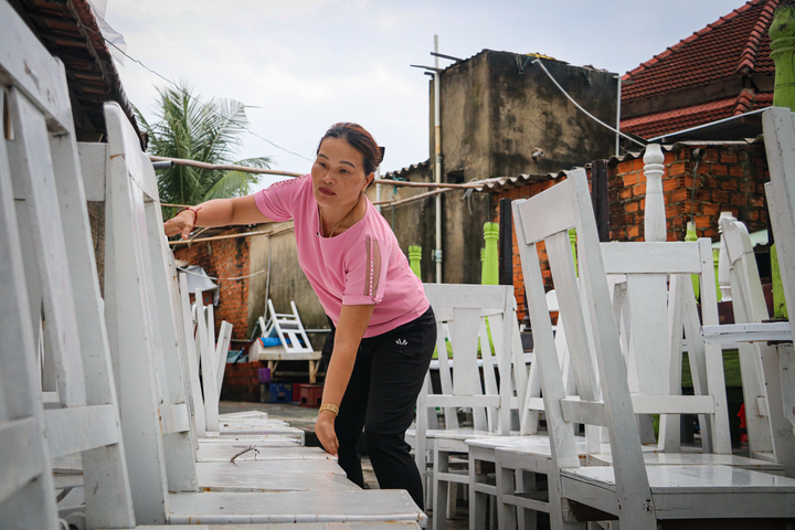 Ảnh: Bãi biển bao năm bị sóng 'ngoạm' ở Hội An trước giờ siêu bão Noru đổ bộ - 8