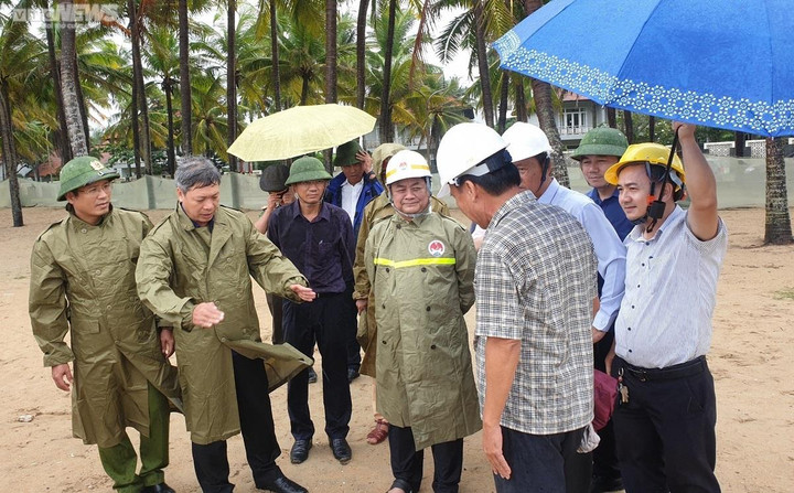 Bộ trưởng Lê Minh Hoan: Không được chủ quan với bão Noru - 2