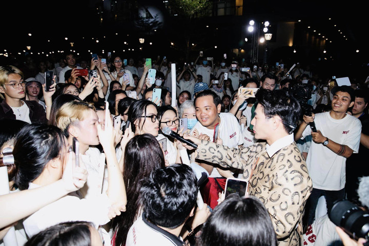 Lên sân khấu với vai trò ca sĩ, Lê Dương Bảo Lâm nói 'đi hát chưa hòa được vốn' - 4