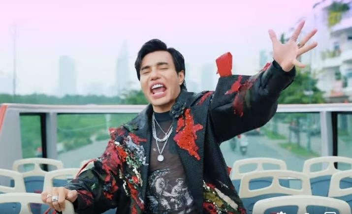 Lên sân khấu với vai trò ca sĩ, Lê Dương Bảo Lâm nói 'đi hát chưa hòa được vốn' - 2