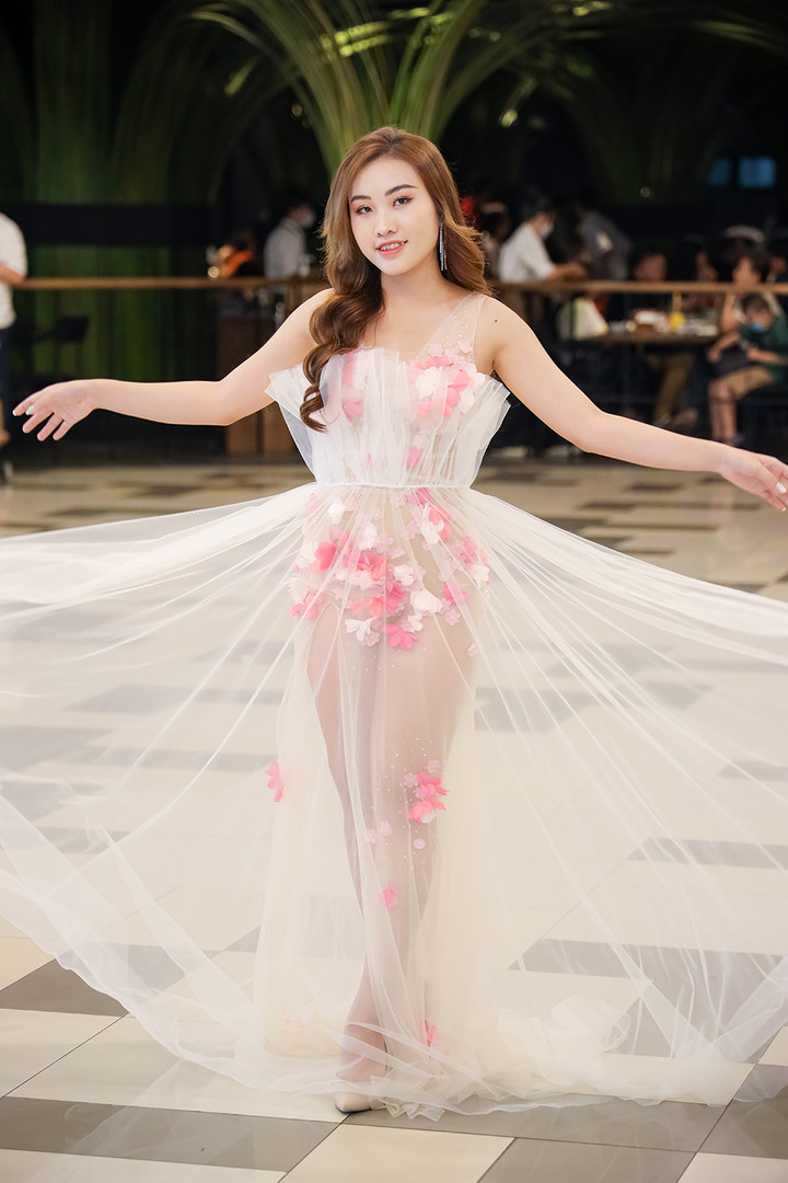 Hai con gái nuôi Phi Nhung thần thái khi lấn sân diễn thời trang - 2