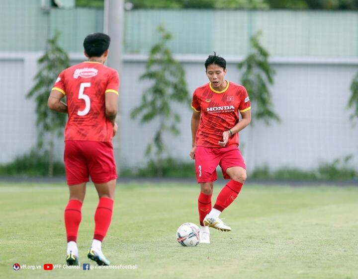 Quang Hải bày tỏ sự thích thú vì mái tóc lãng tử của Tuấn Anh - 5