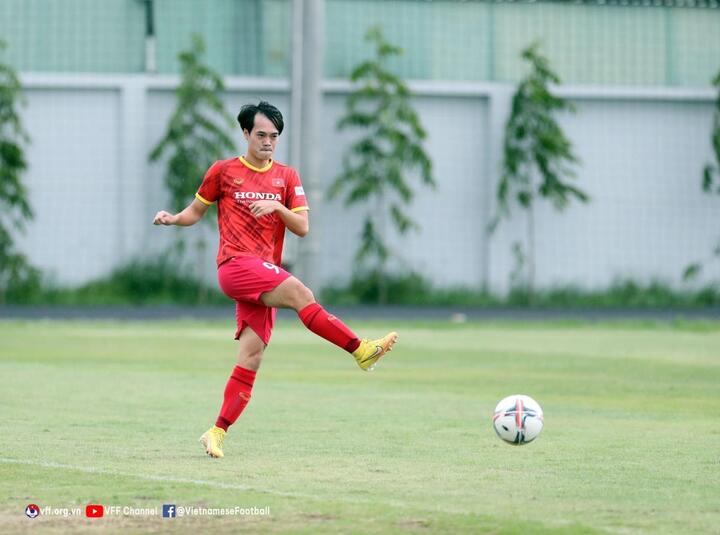 Quang Hải bày tỏ sự thích thú vì mái tóc lãng tử của Tuấn Anh - 6