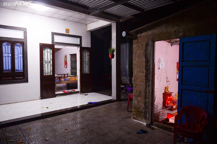 Siêu bão Noru áp sát đất liền: Nước biển dâng cao, dân Huế không dám ra khỏi nhà - 4