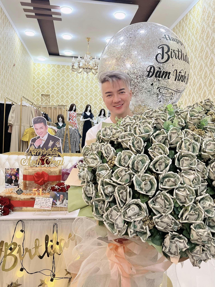 Đàm Vĩnh Hưng khoe nhận được quà sinh nhật đặc biệt từ fan hâm mộ - 2