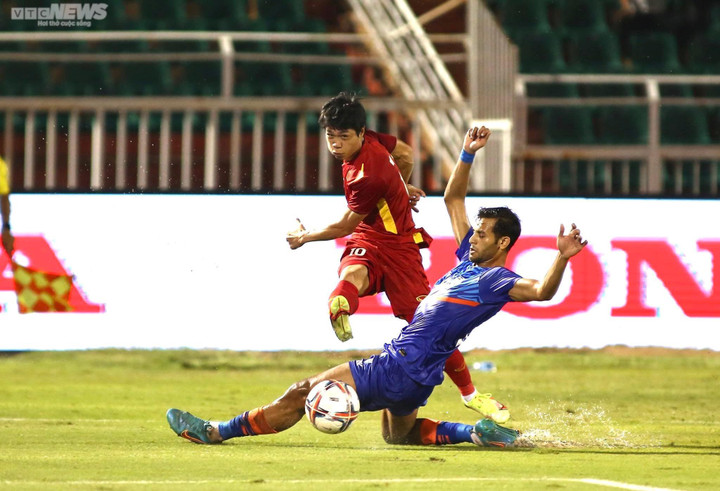 Trực tiếp bóng đá Việt Nam 3-0 Ấn Độ: Văn Quyết lập công - 3