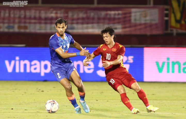 Trực tiếp bóng đá Việt Nam 3-0 Ấn Độ: Văn Quyết lập công - 2