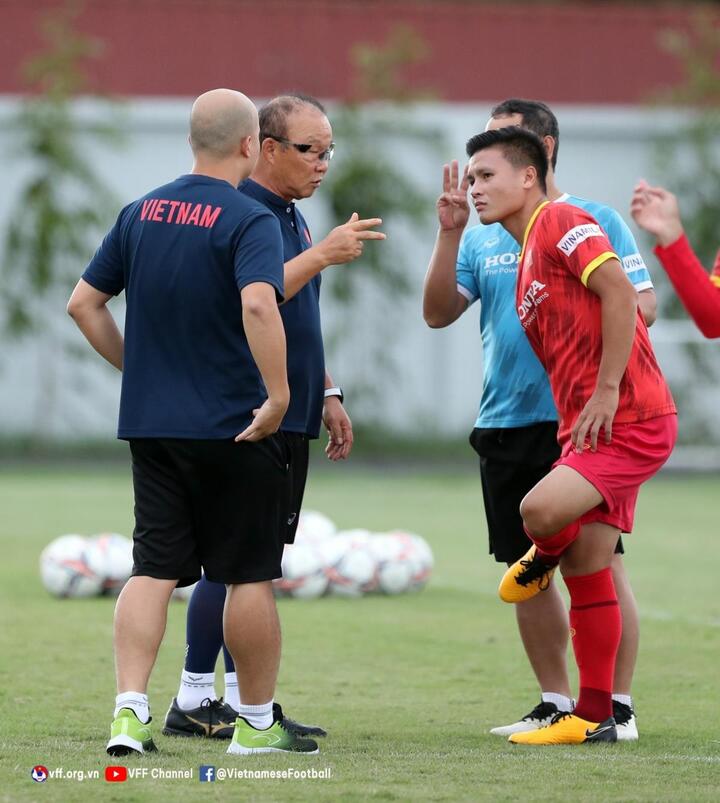 Quang Hải bày tỏ sự thích thú vì mái tóc lãng tử của Tuấn Anh - 2