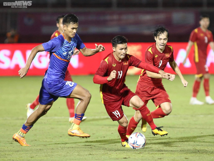 Trực tiếp bóng đá Việt Nam 3-0 Ấn Độ: Văn Quyết lập công - 1