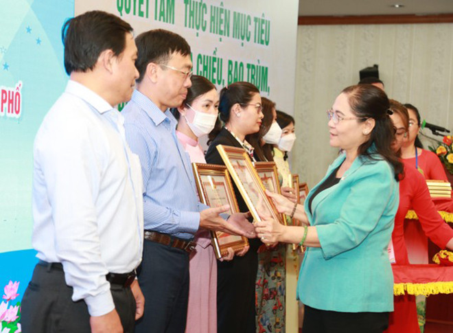 Bí thư Nguyễn Văn Nên: Không để người nghèo ở lại phía sau - 4