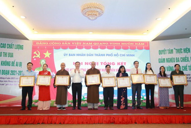 Bí thư Nguyễn Văn Nên: Không để người nghèo ở lại phía sau - 5