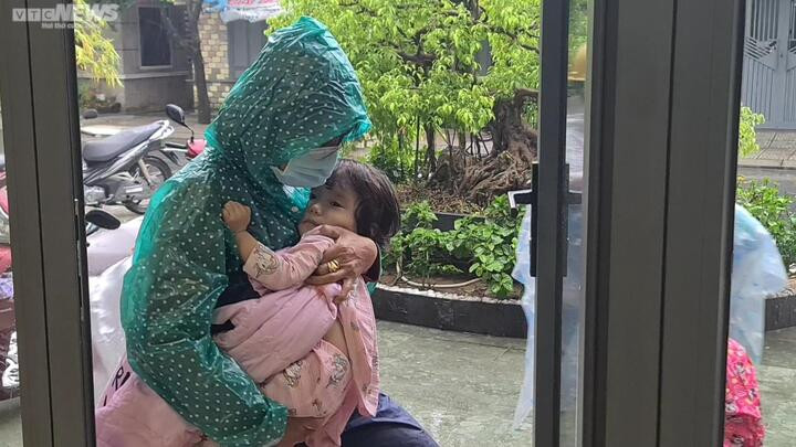 Nhiều khách sạn, villa ở phố cổ Hội An mở cửa đón người dân trú bão miễn phí - 1