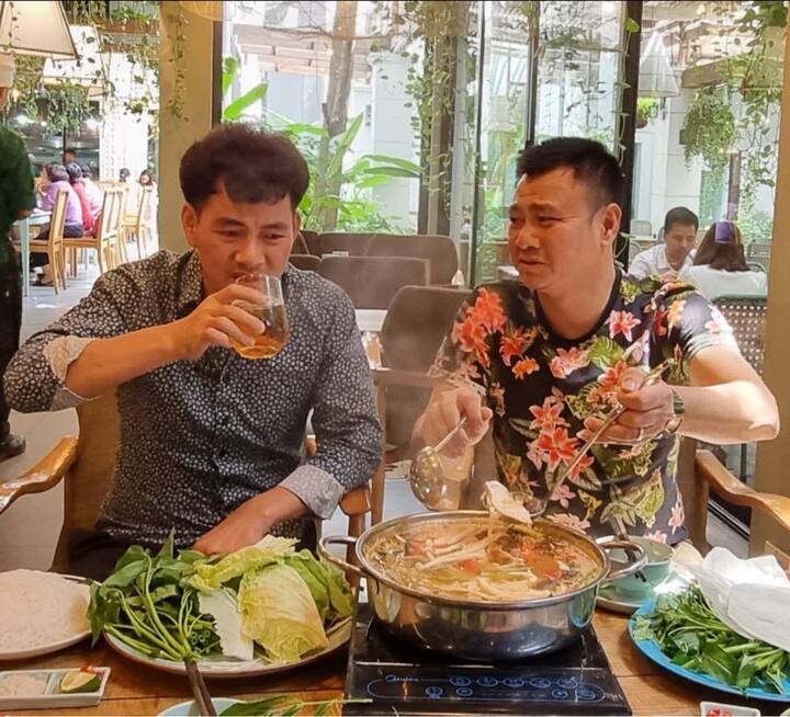 Sao Việt 28/9: Tự Long 'bóc phốt' cậu bạn thân Xuân Bắc - 1