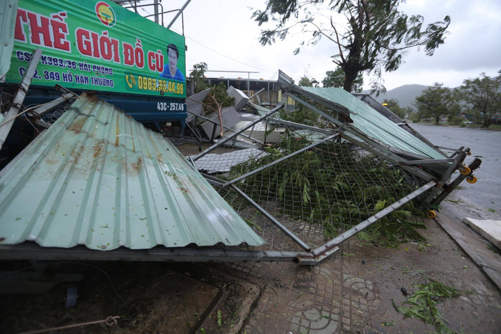 Trực tiếp: Những hình ảnh tan hoang sau bão sáng 28/9 - 13