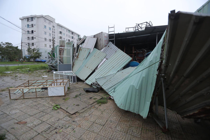 Trực tiếp: Những hình ảnh tan hoang sau bão sáng 28/9 - 9