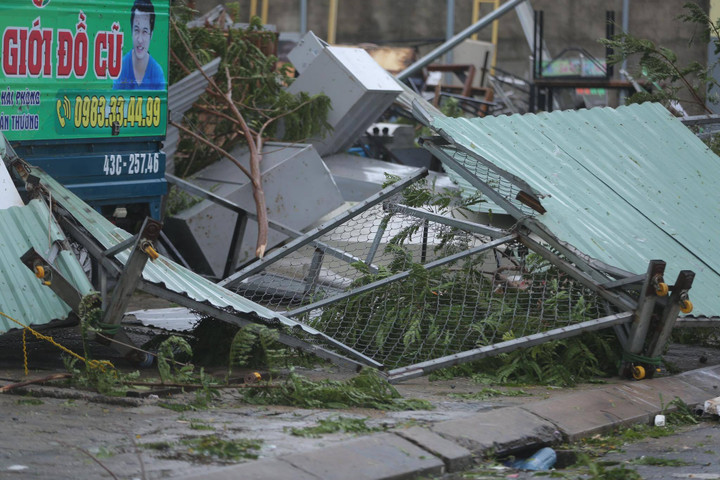 Trực tiếp: Những hình ảnh tan hoang sau bão sáng 28/9 - 12