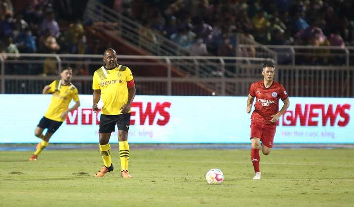 Huyền thoại Dortmund thắng Ngôi sao Việt Nam - 1