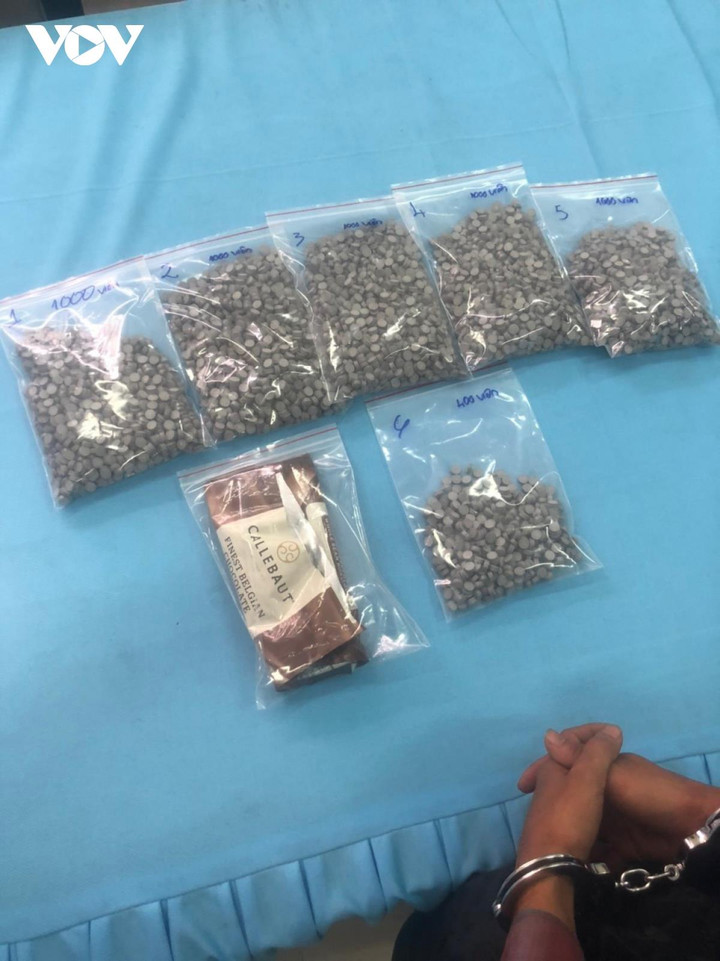 Công an Bình Dương tạm giữ nam thanh niên tàng trữ 2,1kg ma túy - 2