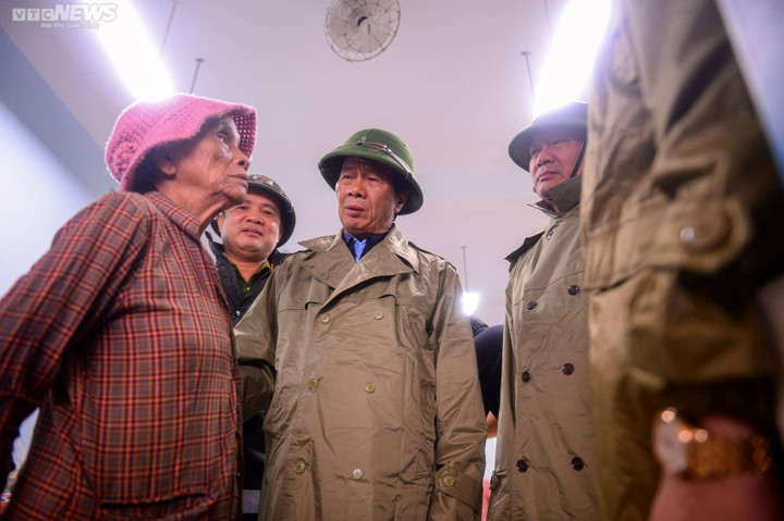 Trực tiếp: Những hình ảnh tan hoang sau bão sáng 28/9 - 24