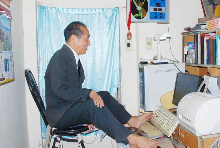 Cuộc đời thầy Nguyễn Ngọc Ký - nhà giáo Việt Nam đầu tiên dùng chân để viết - 1