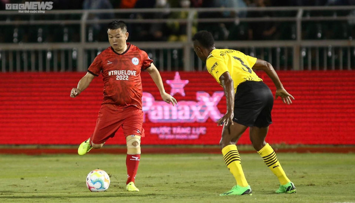 Trực tiếp bóng đá Ngôi sao Việt Nam 1-4 Huyền thoại Dortmund: Công Vinh ghi bàn - 5