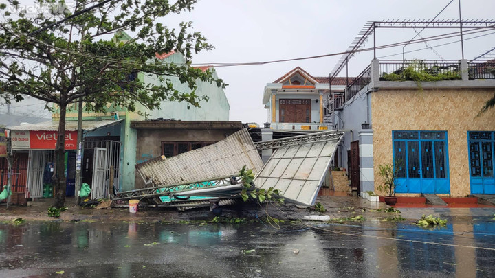 Trực tiếp: Những hình ảnh tan hoang sau bão sáng 28/9 - 4