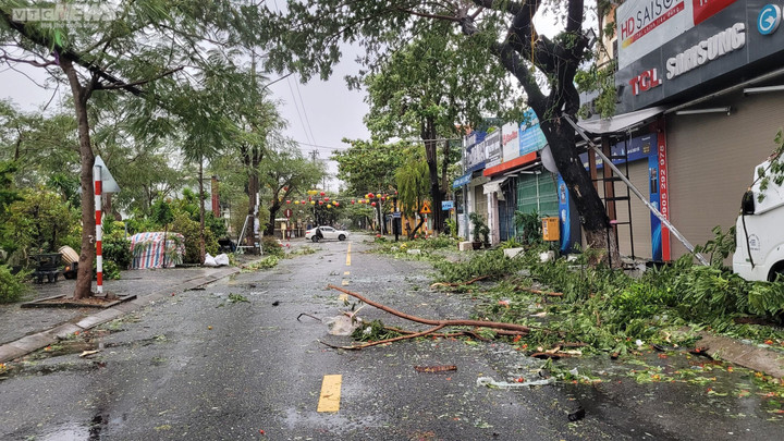 Trực tiếp: Những hình ảnh tan hoang sau bão sáng 28/9 - 19