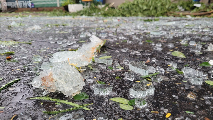 Trực tiếp: Những hình ảnh tan hoang sau bão sáng 28/9 - 22