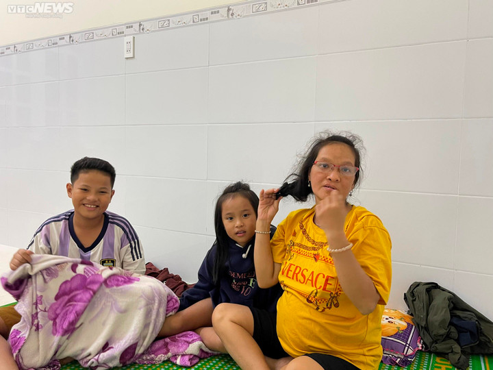 Bình Định: Vào trạm tránh bão Noru nghe các cụ kể chuyện bỏ nhà 'chạy bão' - 4