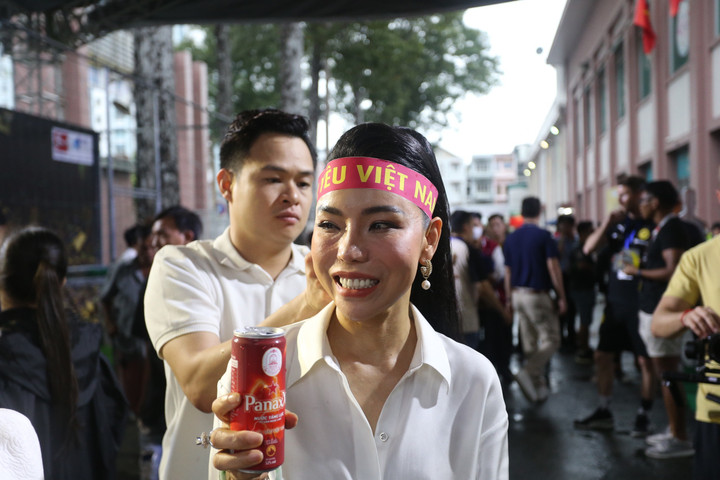 Trực tiếp bóng đá Ngôi sao Việt Nam 1-4 Huyền thoại Dortmund: Công Vinh ghi bàn - 7