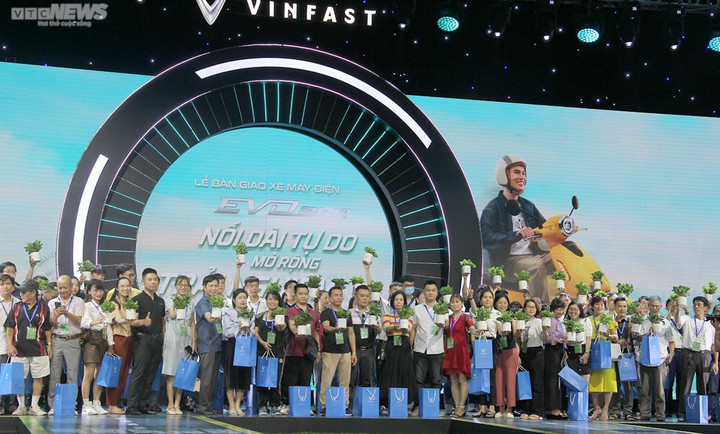 Cận cảnh xe máy điện VinFast Evo200 ‘3 nhất’: mới nhất, đi xa nhất, giá tốt nhất - 1