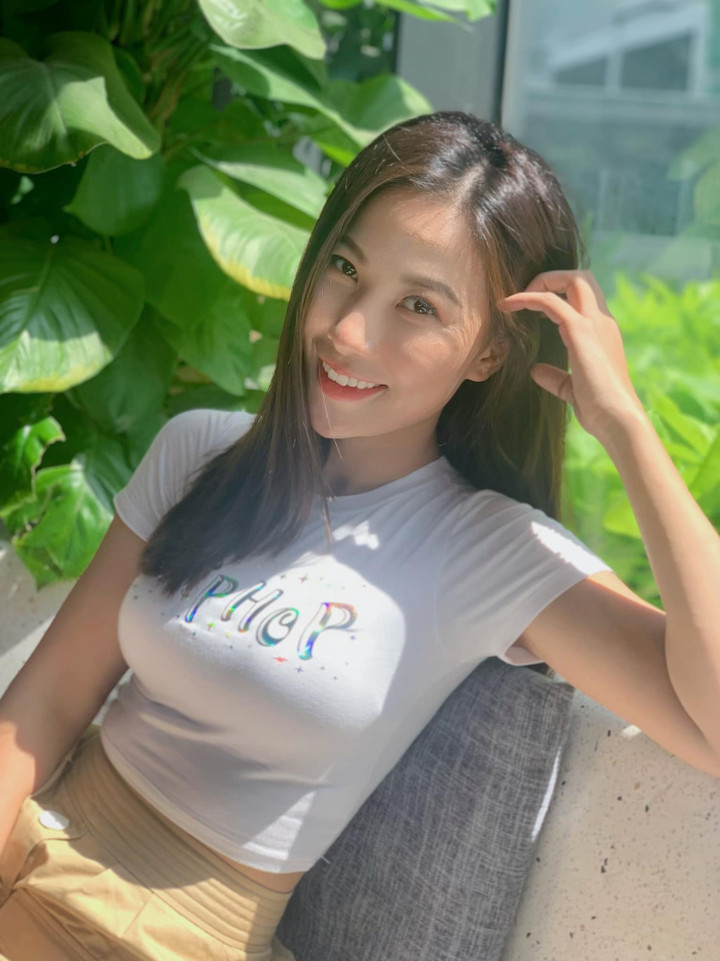 Sắc vóc không kém hoa hậu của biên tập viên Quỳnh Hoa VTV - 10