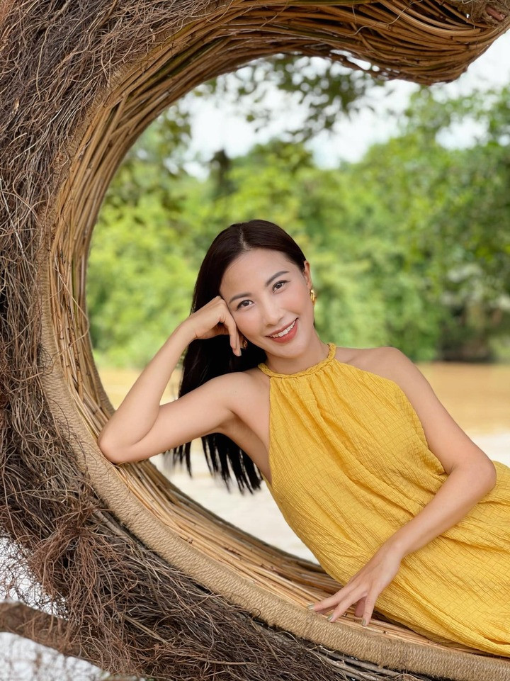 Sắc vóc không kém hoa hậu của biên tập viên Quỳnh Hoa VTV - 5