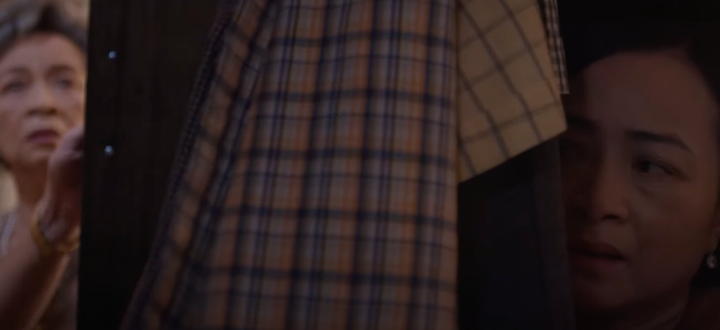 'Thông gia ngõ hẹp' tập 4: Mẹ NSƯT Chí Trung lục tủ quần áo tìm con dâu - 4