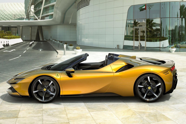 Ferrari SF90 Spider đầu tiên xuất hiện tại Việt Nam - 3
