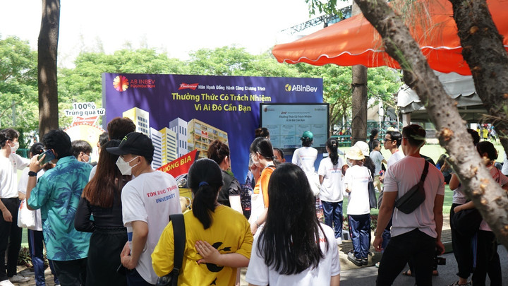 Sinh viên Đại học Tôn Đức Thắng cam kết tham gia giao thông có trách nhiệm - 4