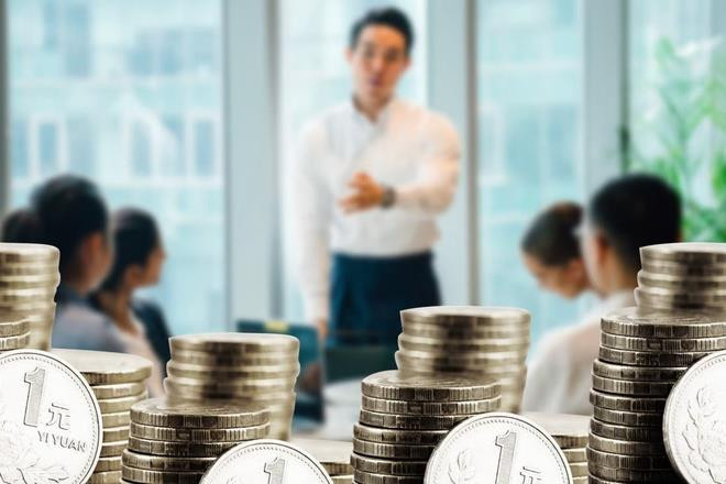 Bị nhân viên kiện, công ty trả thù bằng cách bồi thường 60 kg tiền xu - 1