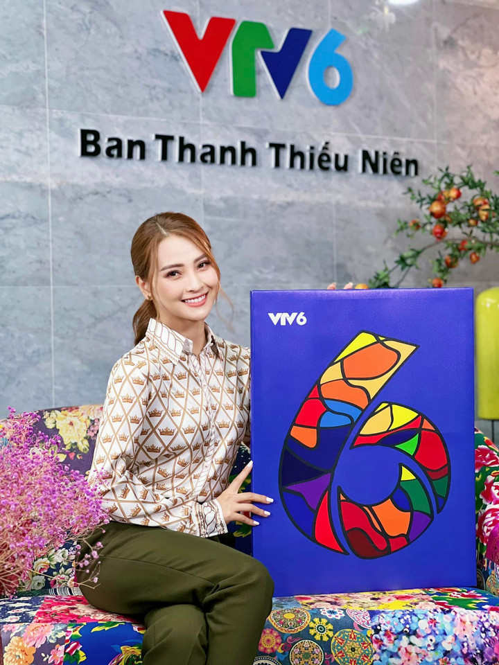 Sao Việt 1/10: H'Hen Niê phải nộp 12 triệu đồng vì gặp sự cố ở sân bay - 8
