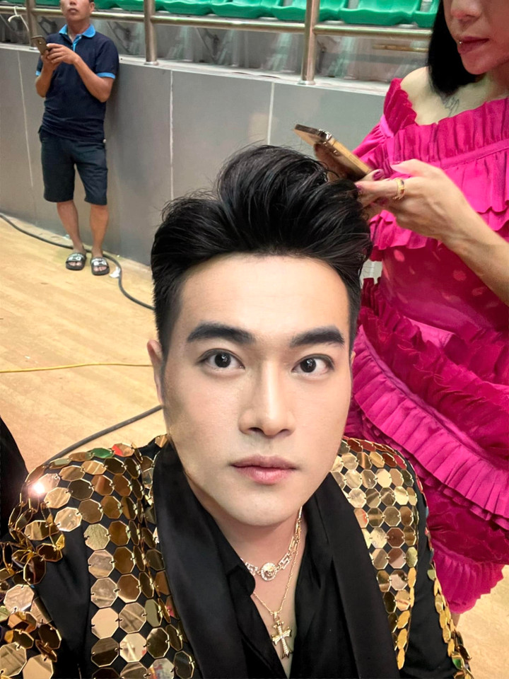 Sao Việt 1/10: H'Hen Niê phải nộp 12 triệu đồng vì gặp sự cố ở sân bay - 7