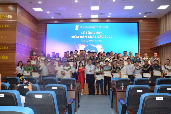 VinaPhone tặng chuyến du lịch 5*, tri ân điểm bán xuất sắc trên toàn quốc - 1