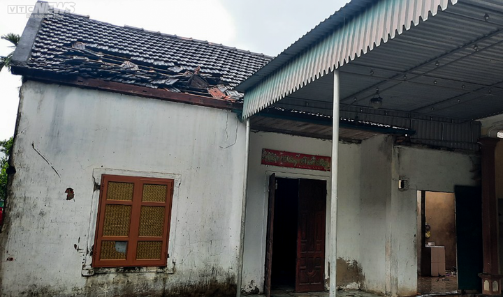 Ảnh: Lốc xoáy trong đêm cuốn bay nhiều mái nhà dân ở Hà Tĩnh - 5