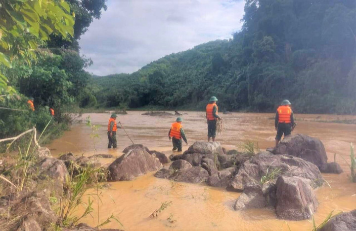 Quảng Nam: Cố vượt sông Bung, nam thanh niên bị lũ cuốn mất tích - 1
