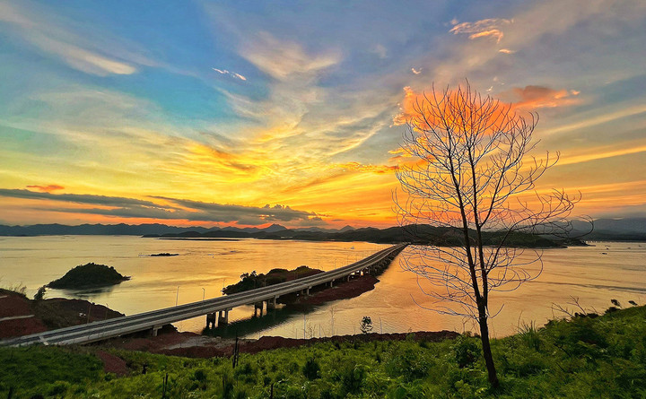 Từ 5/10, chính thức thu phí cao tốc Vân Đồn - Móng Cái - 1