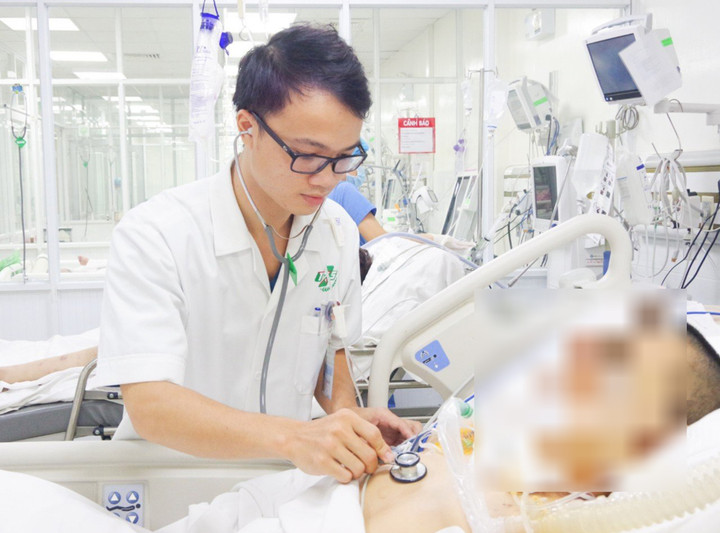 Can thiệp ECMO, cứu thành công bệnh nhân dập phổi nặng - 1