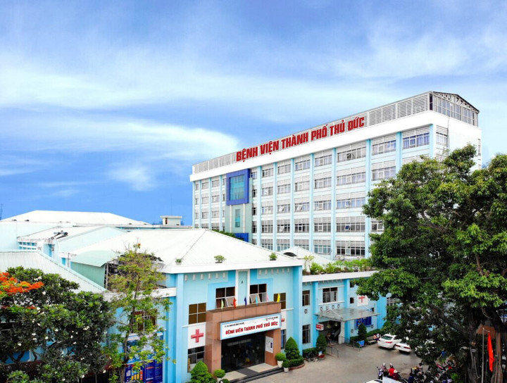 Sở Y tế TP.HCM lên tiếng vụ 4 bác sĩ lén đi làm thêm ở phòng khám tư - 1