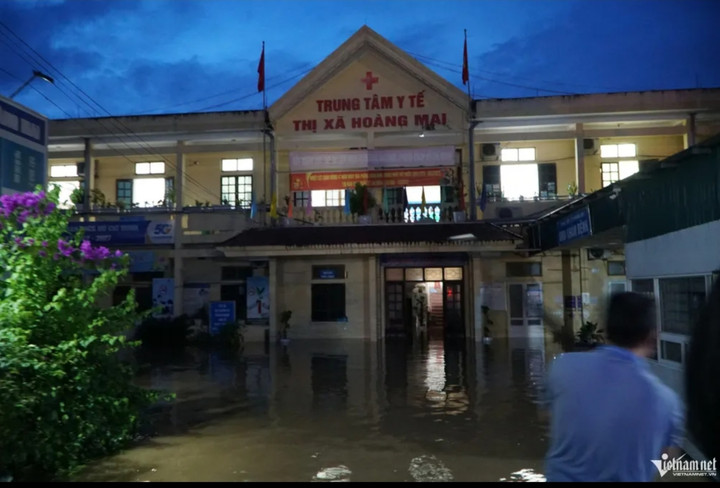 Bệnh nhân kể giây phút mở mắt ra thấy nước ngập tới giường - 1