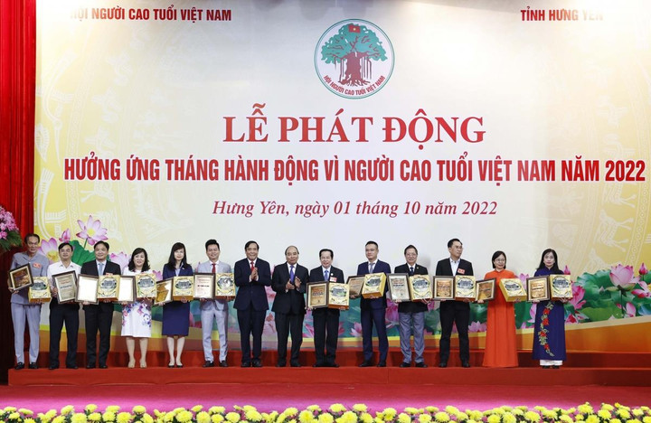 Chủ tịch nước: Hành động để mọi người cao tuổi được quan tâm, chăm sóc tận tình - 8