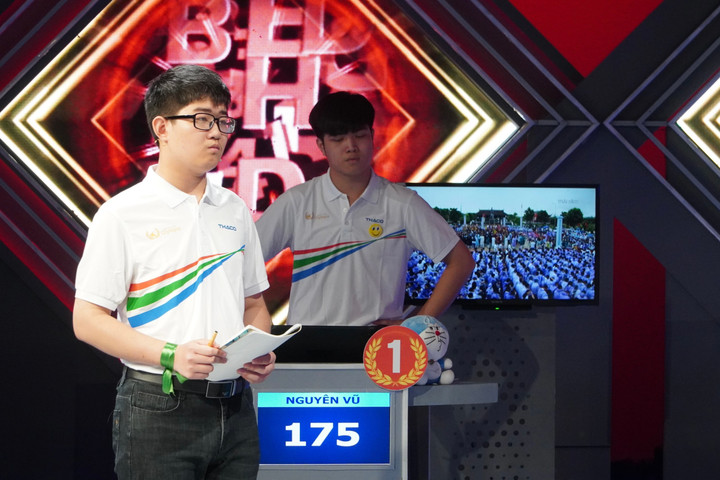 Đặng Lê Nguyên Vũ vô địch Đường lên đỉnh Olympia năm thứ 22 - 4