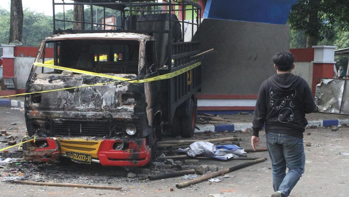 Số người chết trong thảm kịch ở sân bóng Indonesia tăng lên 174 - 2