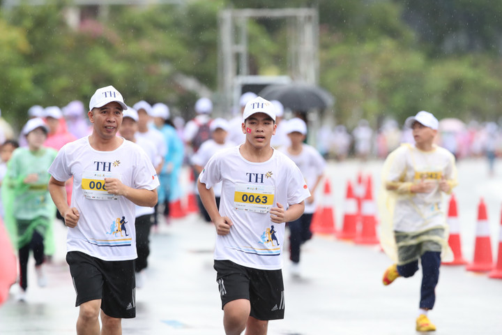 Hơn 4.000 học sinh, sinh viên tham gia giải chạy S-Race Quảng Ninh 2022 - 3